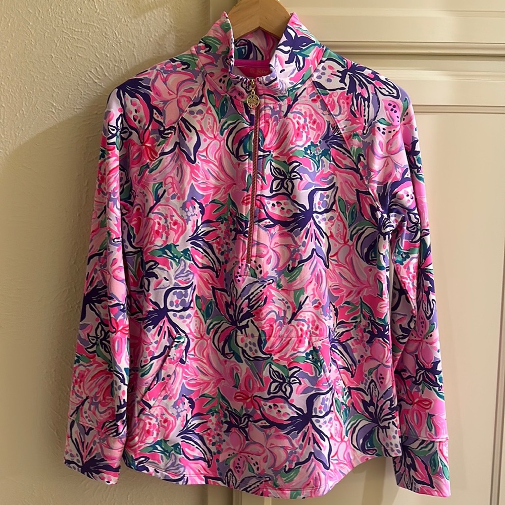 Lilly Pulitzer UPF 50 Popover Size Small. Isn’t She Lilly print. New with tags!